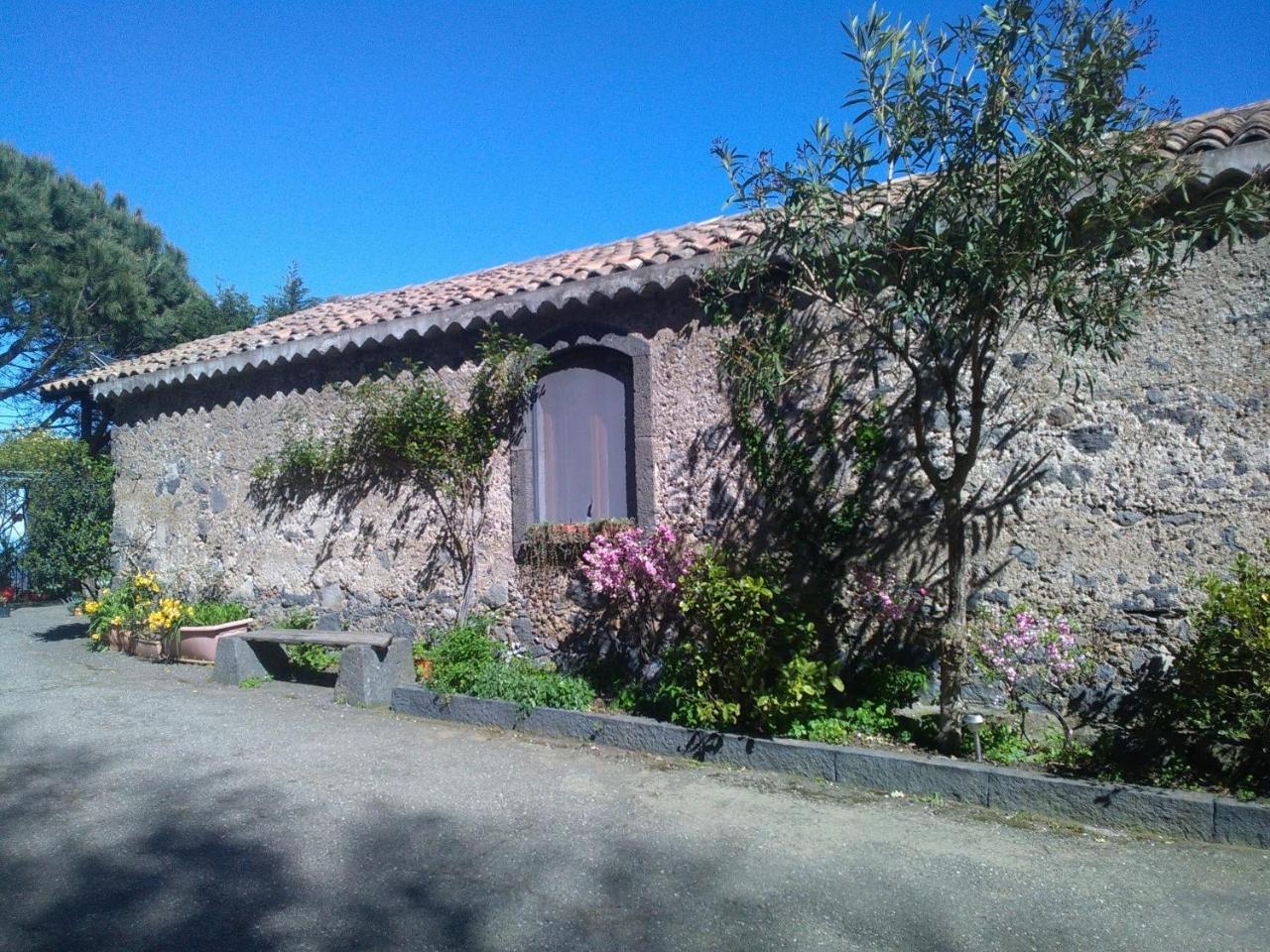 La Pietra Antica O' Munti Villa Mascali Exterior photo